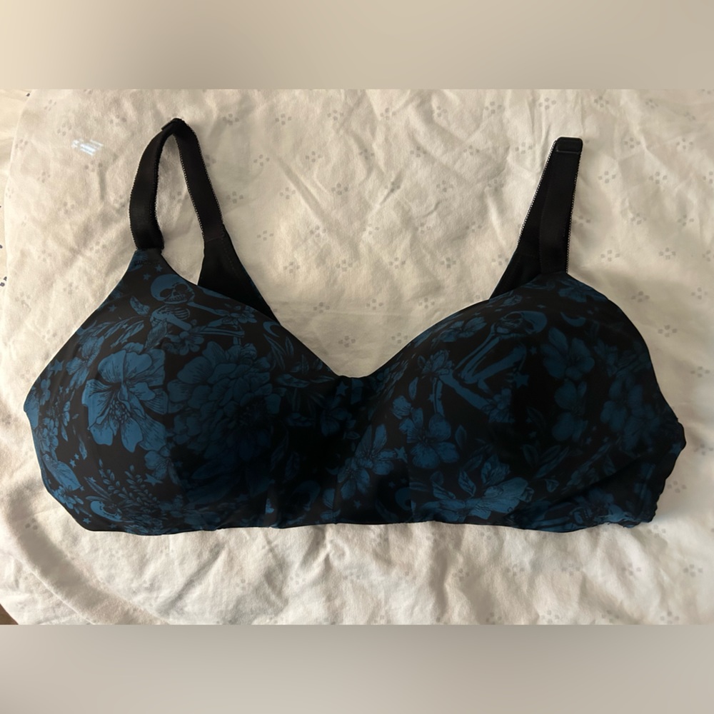 Torrid bra - dark blue flowers/skulls - 40C